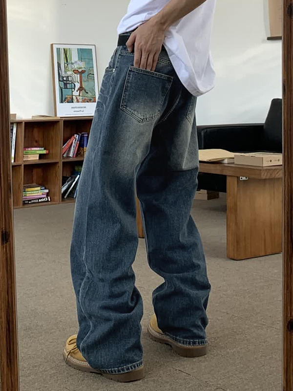 Gewaschene, lockere Jeans für Herren