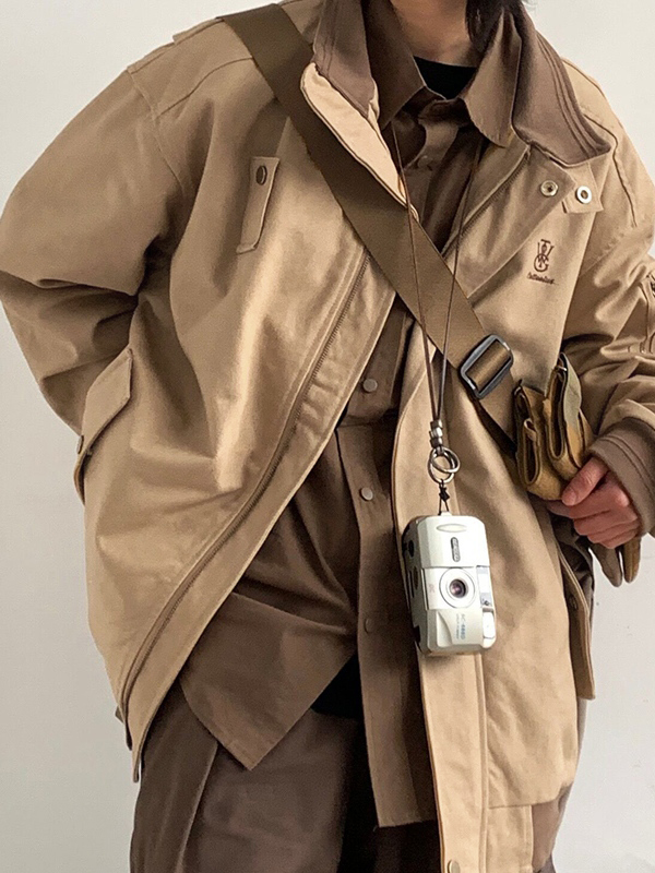 Herren-Spleißjacke mit Vintage-Stickerei und Reverskragen