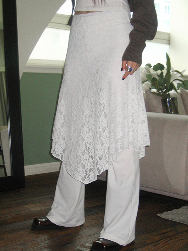 Durchsichtiger Midirock mit Spitzenspleiß und unregelmäßigem Saum