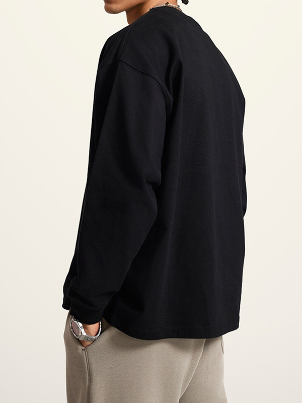 Einfarbiges Herren-Langarm-T-Shirt mit tief angesetzter Schulterpartie