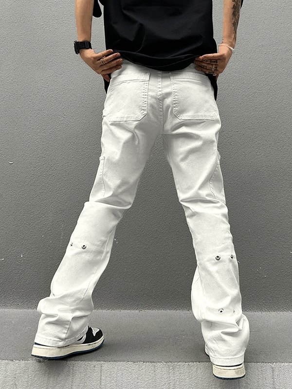 Herren-Jeans mit Metallverzierung und geradem Bein