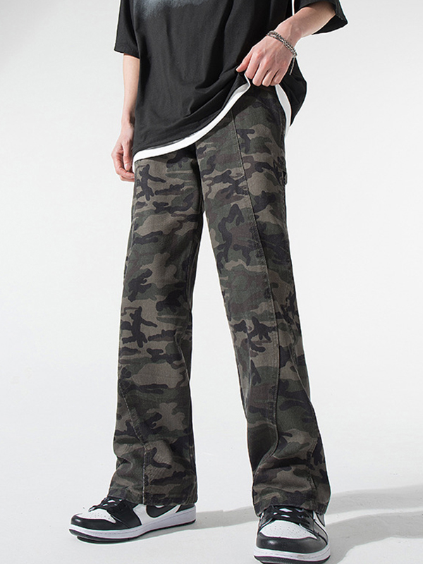 Camouflage-Design ist eine lockere Nischenjeans