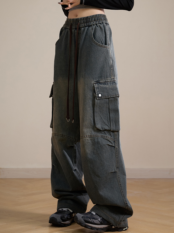 Lockere Cargo-Jeans im Straight-Fit