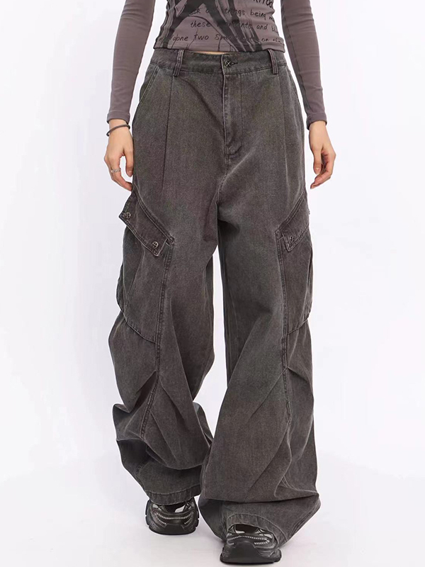 Verwaschene Boyfriendjeans mit Faltentaschen