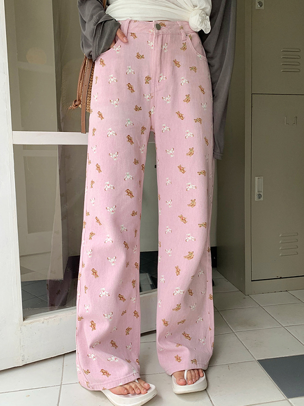 Rosa Boyfriendjeans mit Bären-Print