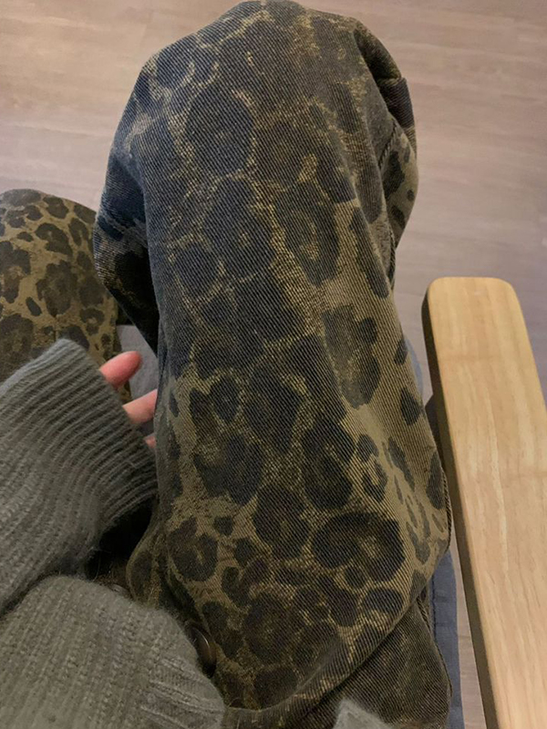 Boyfriendjeans im Retro-Leopardenmuster