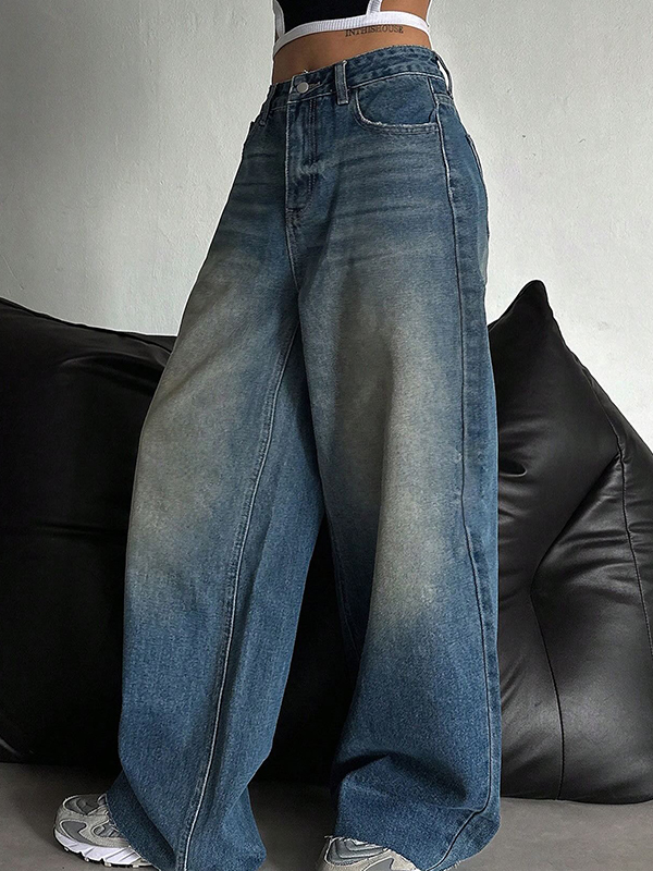 Locker sitzende Straight-Through-Boyfriendjeans