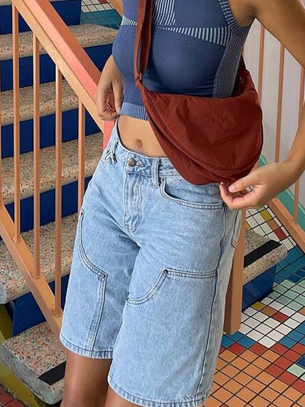 Niedrig geschnittene Denim-Bermudashorts