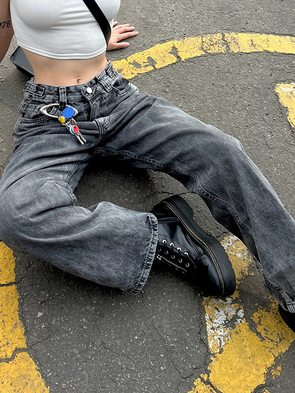 Amerikanische einfache lockere Boyfriendjeans