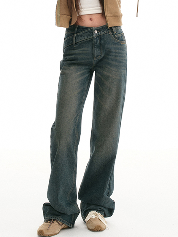 Klassische, schlichte, verwaschene, lockere Micro-Boyfriendjeans