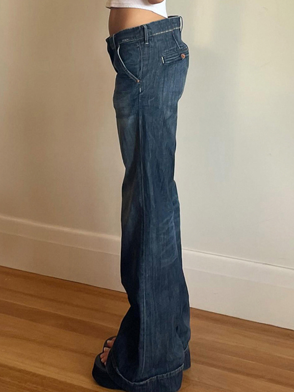 Niedrig taillierte, schmale, verwaschene Boyfriendjeans im Gradient-Look