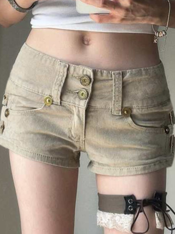 Jeansshorts mit Vintage-Knopfdekoration