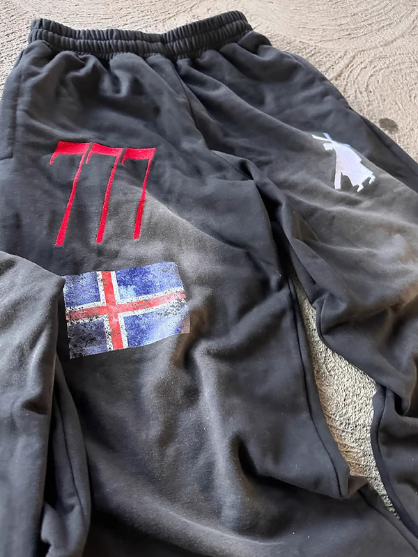 Zweiteiler mit Reißverschluss und individuellem Aufdruck