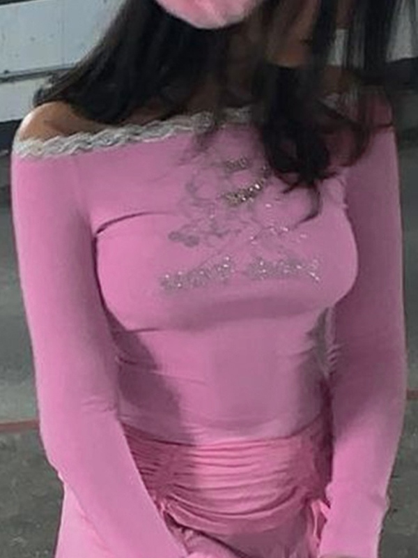 Schulterfreies, langärmliges T-Shirt mit Cartoon-Strass-Print und Spitzenbesatz