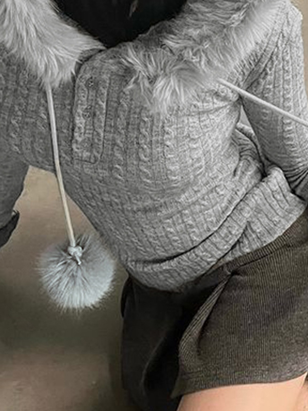 Langärmliger Strick mit Kapuze und Raw Edge in Kontrastfarbe