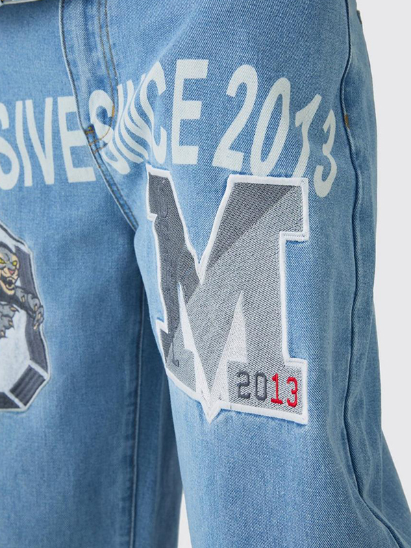 Lockere Jeans mit Buchstabenkreuz für Herren