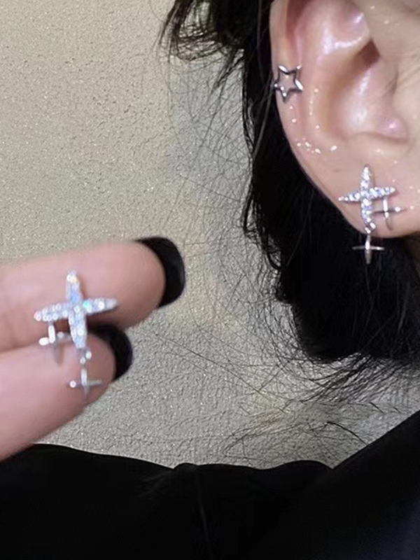 Schlichter glitzernder Stern-Ohrstecker