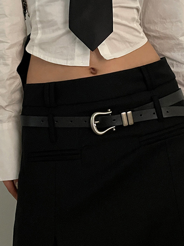 Einfacher Gürtel mit dünner Schnalle