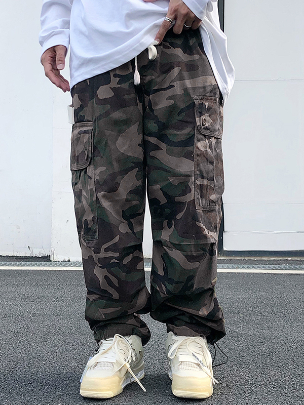 Herren-Cargohose im Retro-Camouflage-Stil