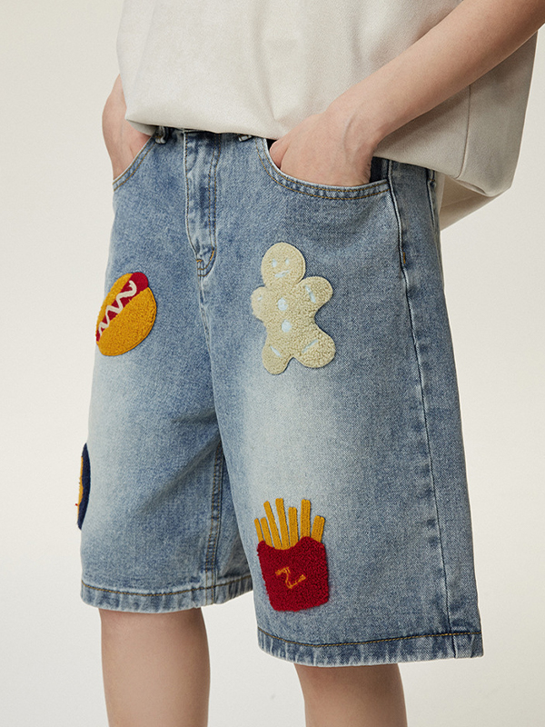 Gerade, lockere Denim-Shorts für Herren mit Distressed-Stickerei